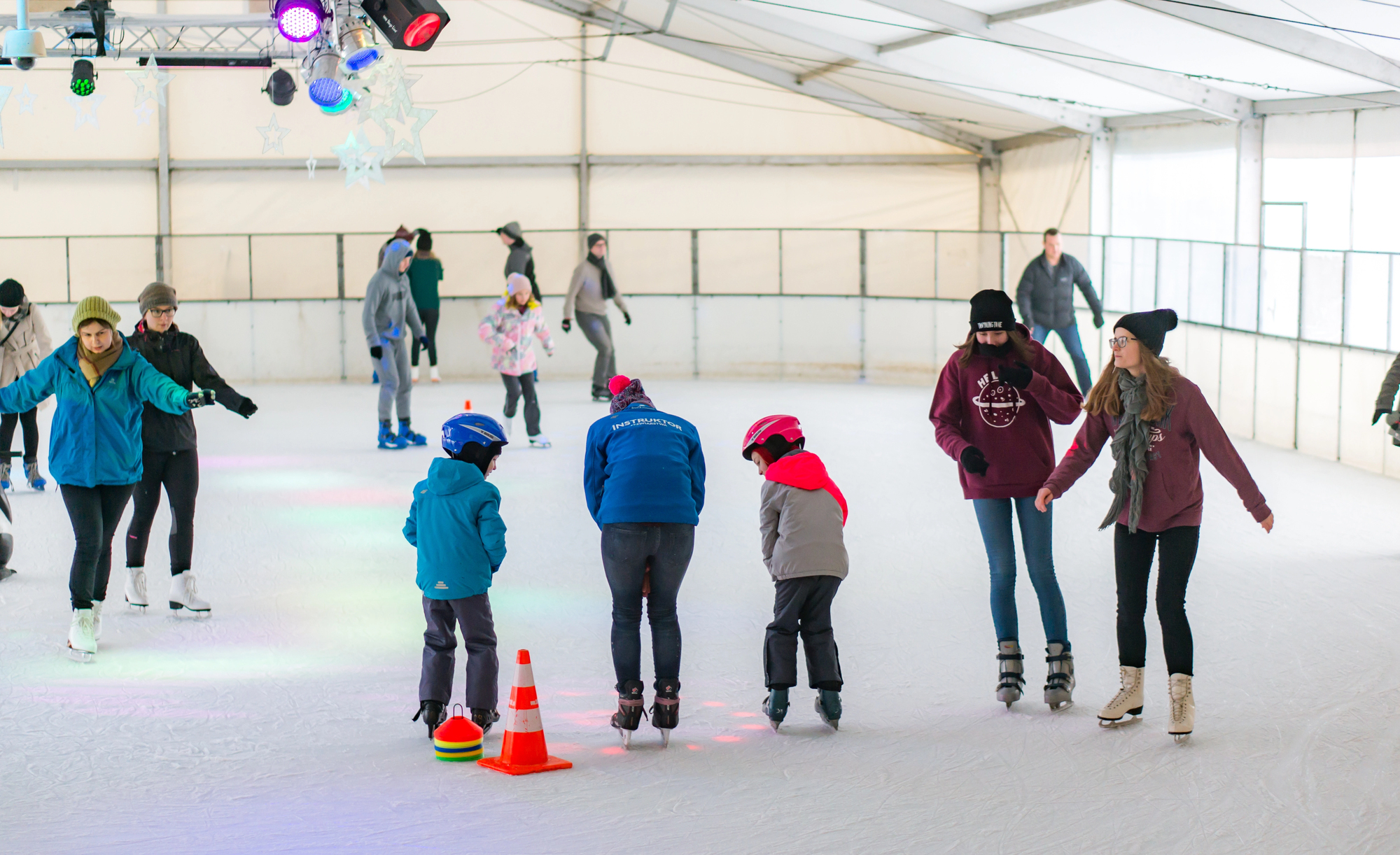 Adult ice skating group lesson
